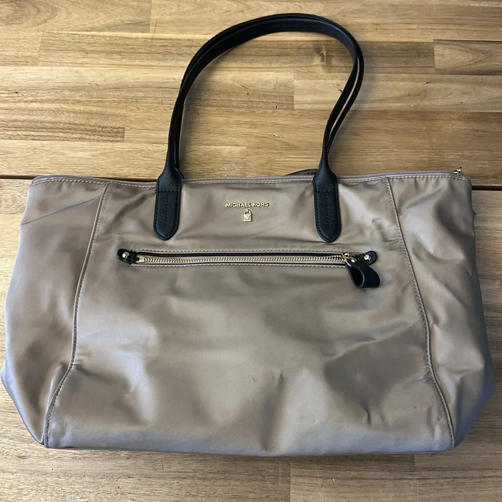 MICHAEL KORS KELSEY LARGE NYLON TOTE BAG